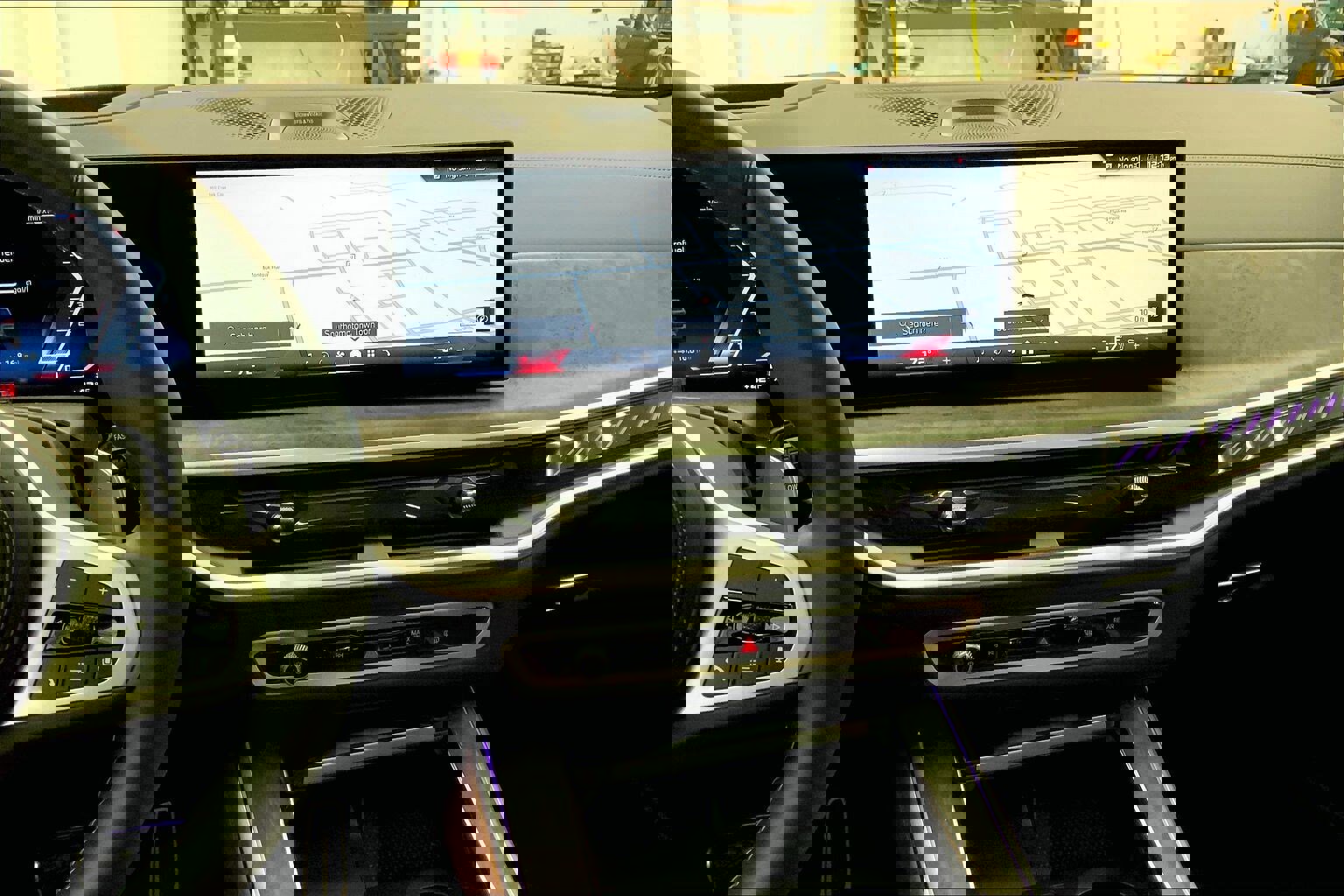 Used 2025 BMW X5 M60i w/ Executive Package image 5