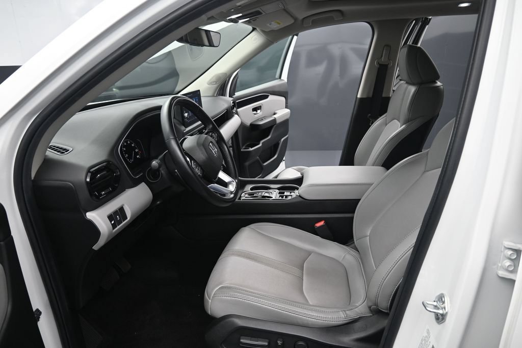 Used 2025 Honda Pilot Touring image 18