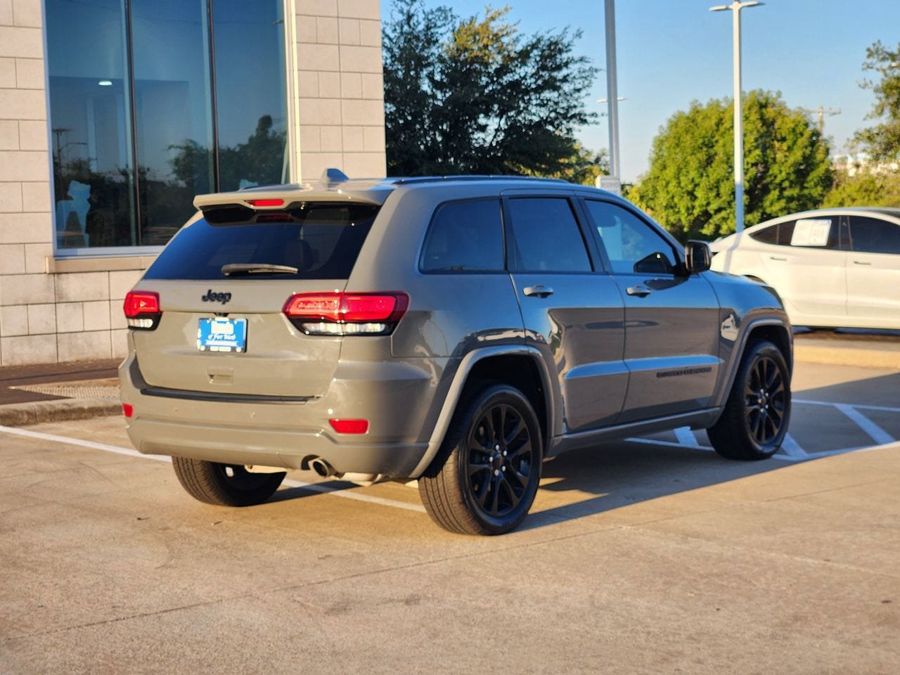 Used 2022 Jeep Grand Cherokee Laredo X RWD image 5