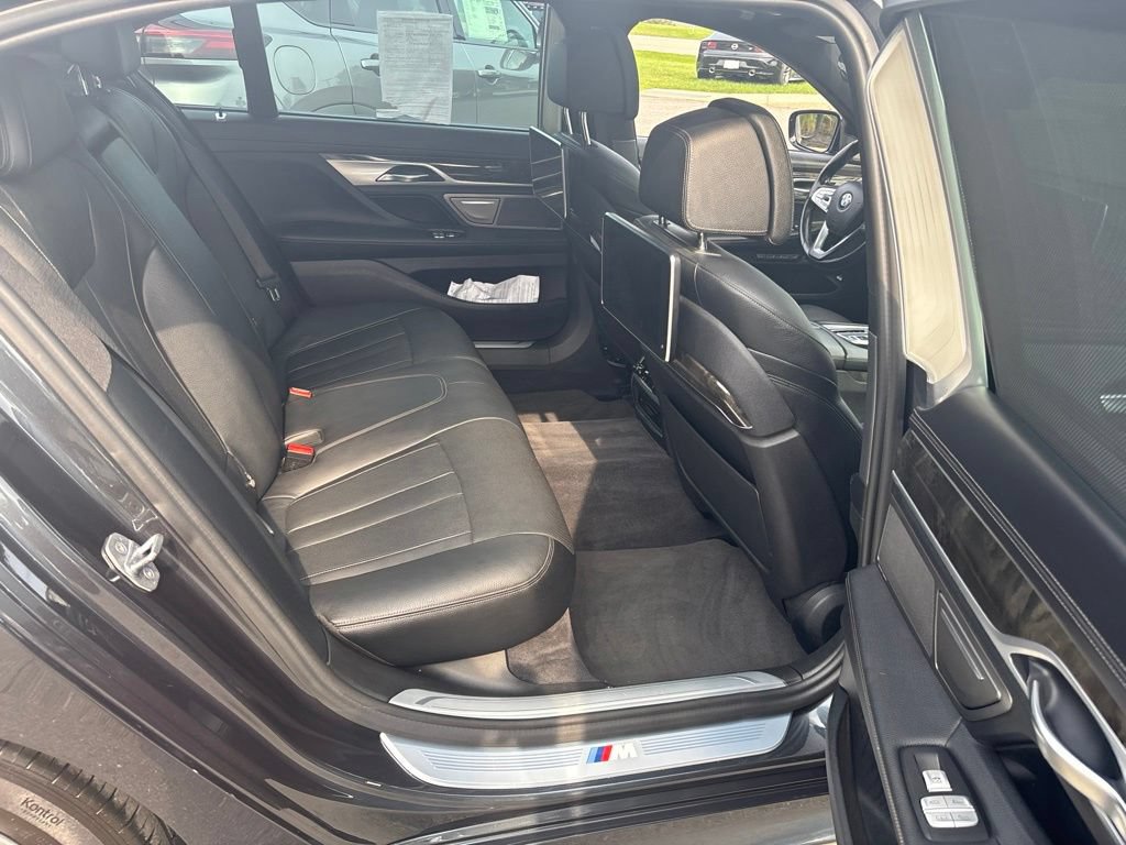 Used 2017 BMW 740i xDrive AWD/4WD image 32