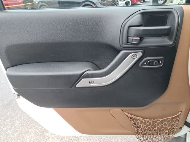 Used 2015 Jeep Wrangler Unlimited Sahara w/ Connectivity Group image 20