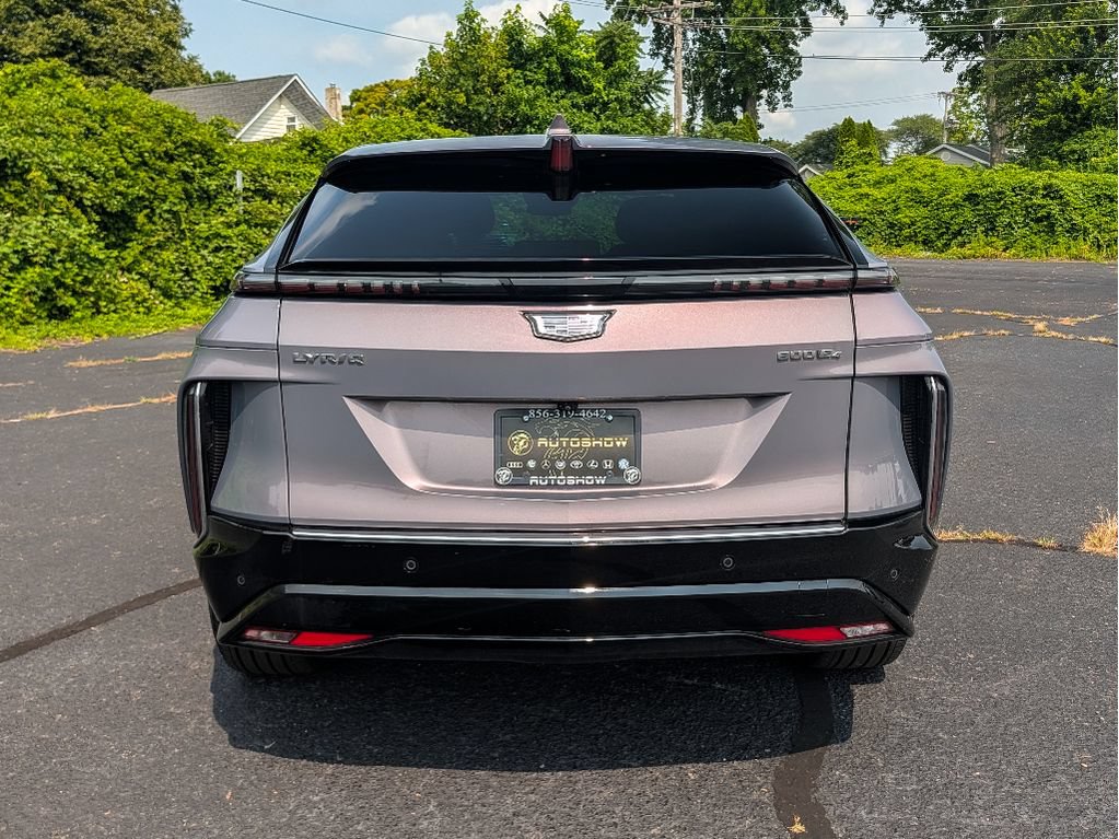 Used 2024 Cadillac Lyriq Luxury AWD/4WD image 6