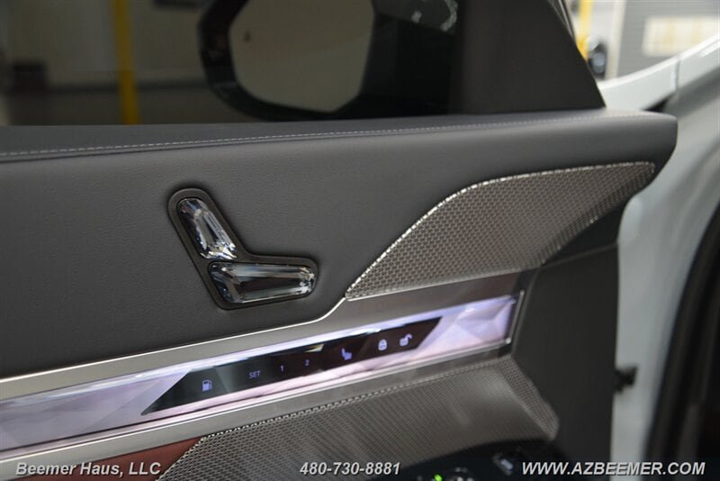 Used 2025 BMW 750e xDrive w/ Premium Package AWD/4WD image 40