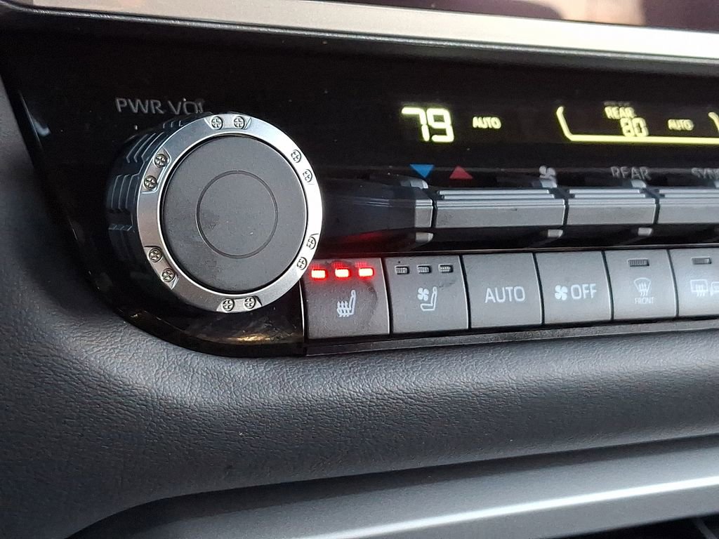 Used 2025 Toyota Sequoia Platinum image 28