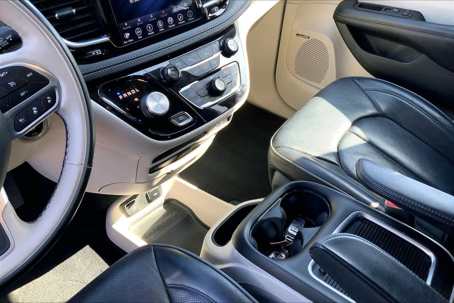 Used 2019 Chrysler Pacifica Limited w/ Advanced Safetytec Group FWD image 16
