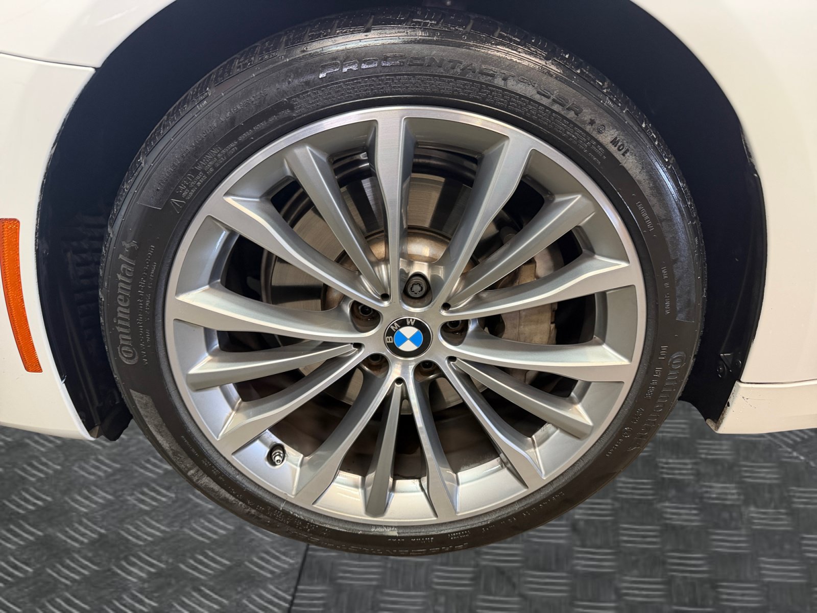 Used 2023 BMW 530i w/ Premium Package RWD image 9