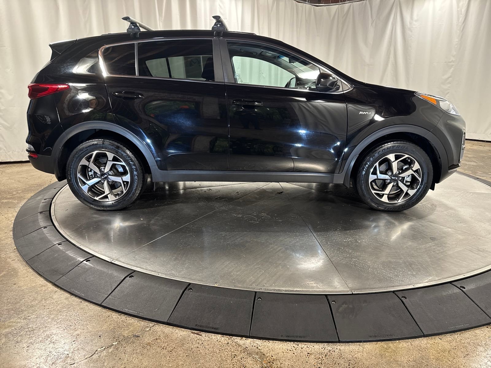 Used 2022 Kia Sportage LX image 9