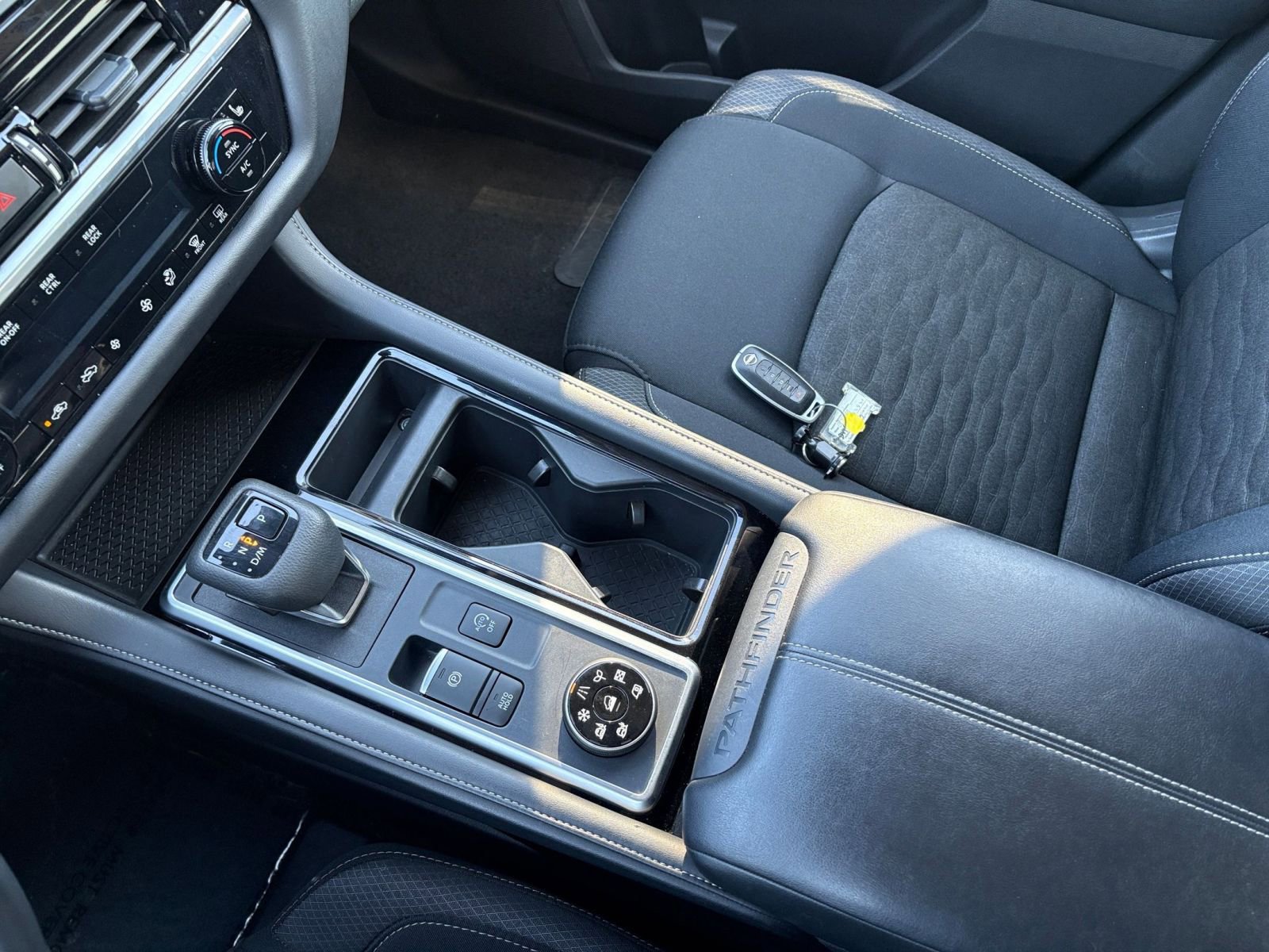 Used 2025 Nissan Pathfinder SV image 44