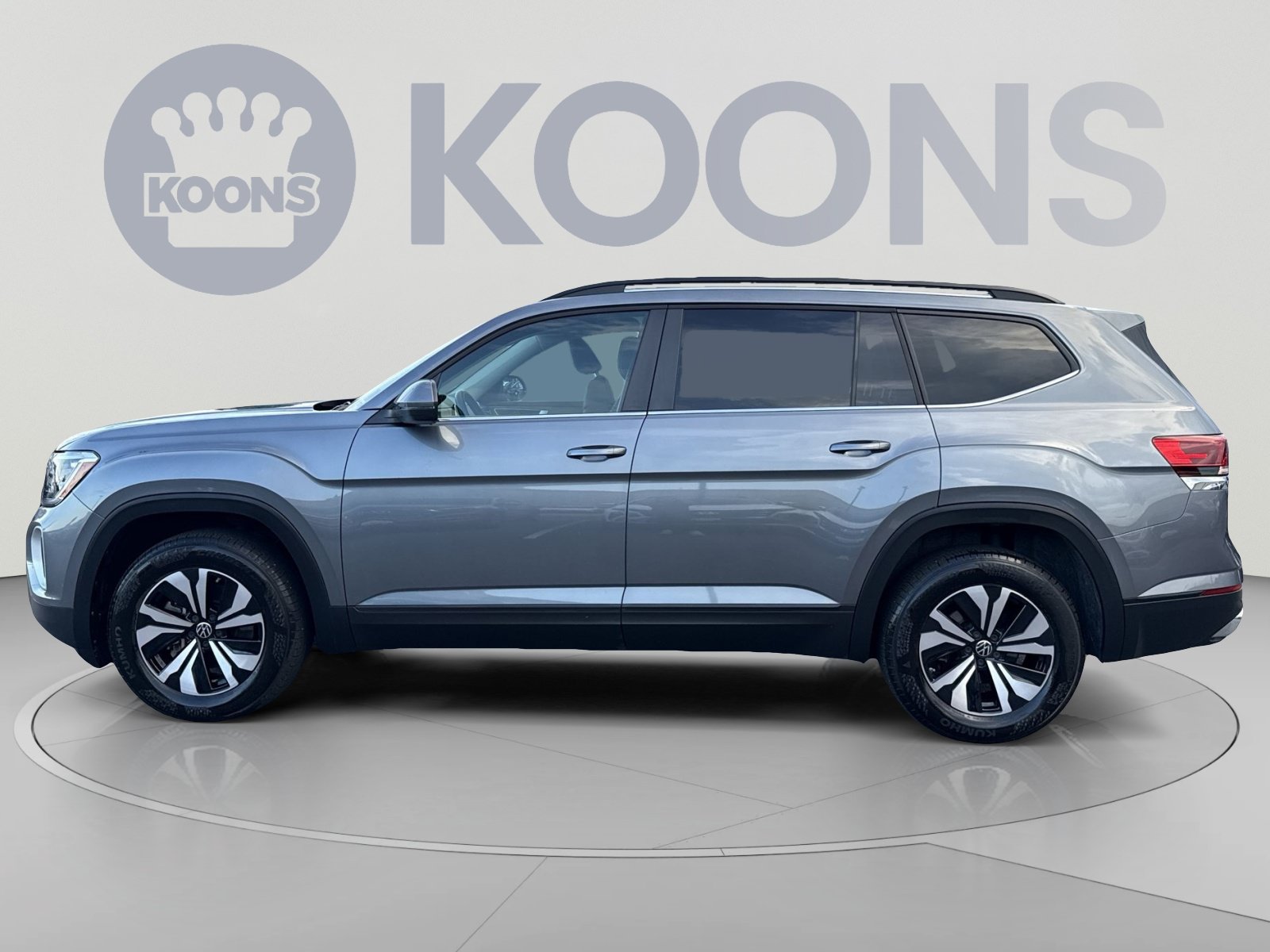 Used 2024 Volkswagen Atlas SE AWD/4WD image 2
