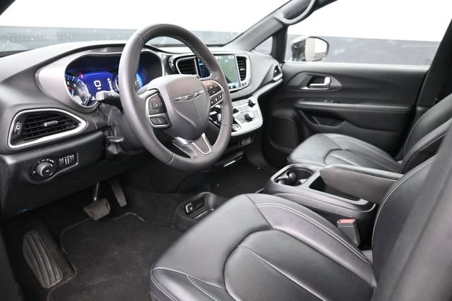 Used 2025 Chrysler Pacifica Select FWD image 14