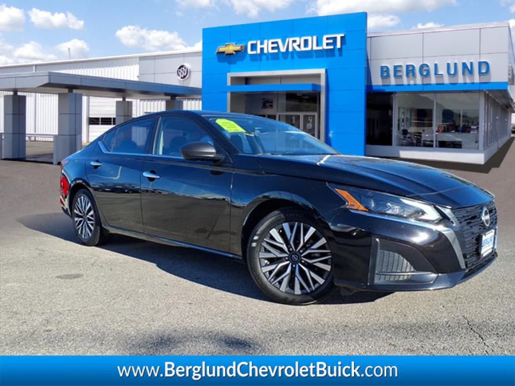 Used 2024 Nissan Altima 2.5 SV