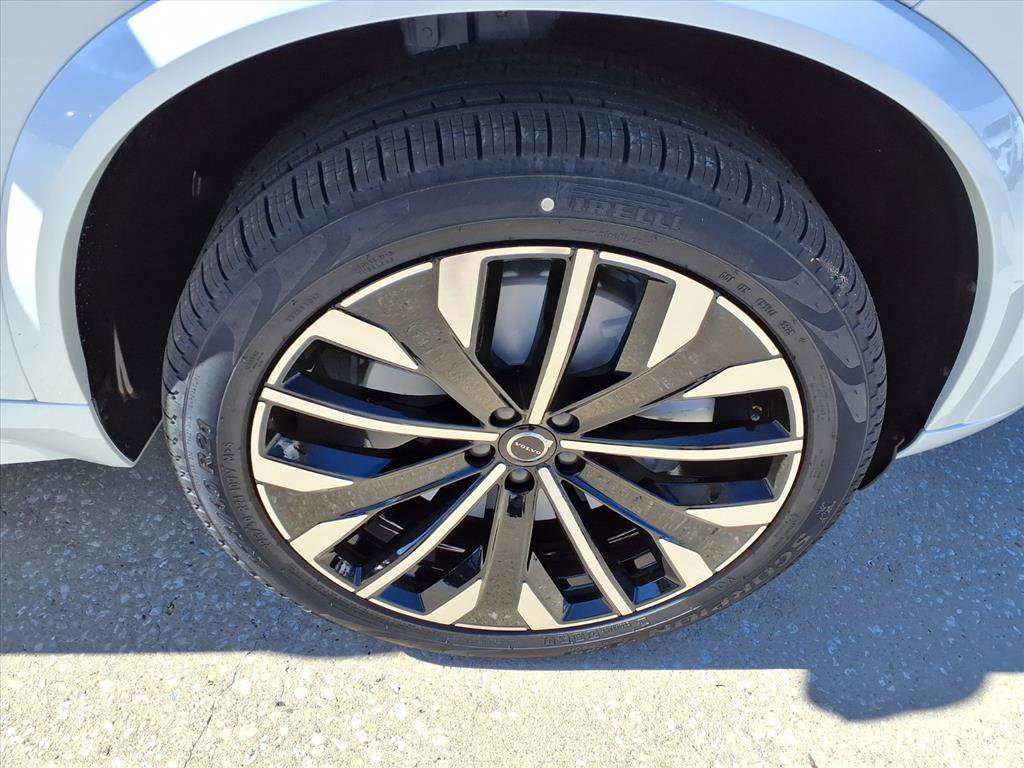 New 2026 Volvo XC90 T8 Core w/ Protection Package Premier image 9