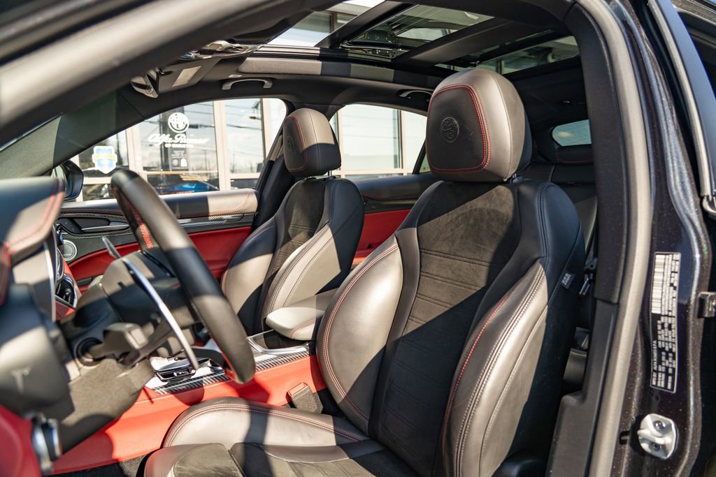 Used 2021 Alfa Romeo Stelvio Quadrifoglio image 15