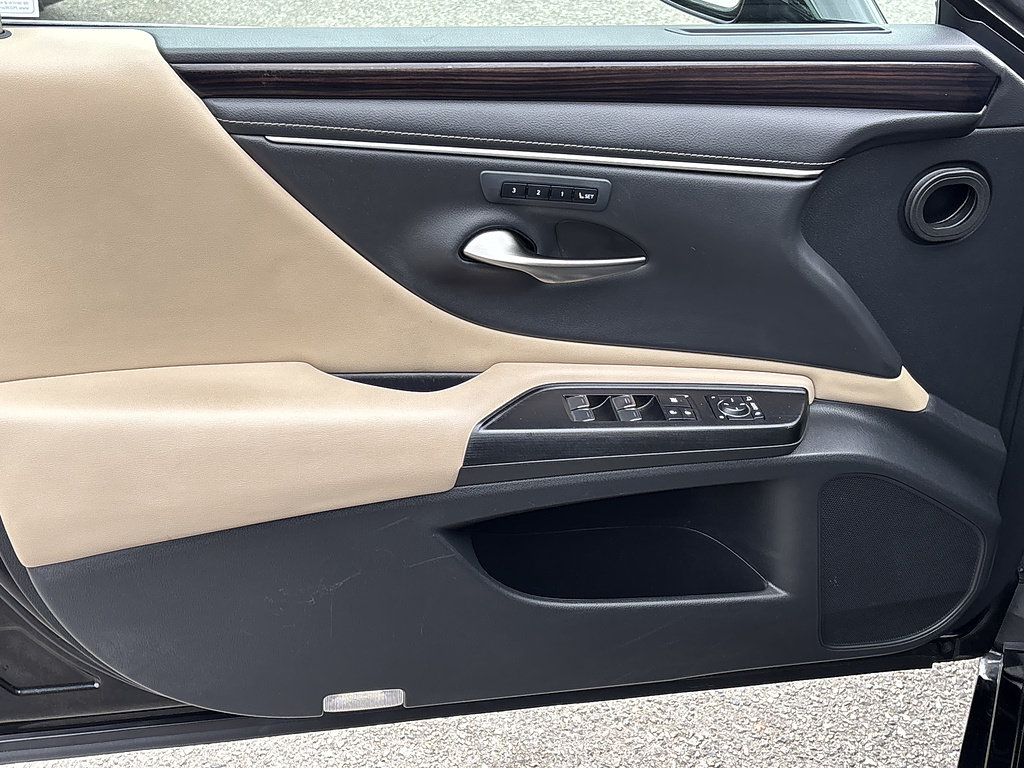 Used 2021 Lexus ES 300h w/ Premium Package FWD image 10