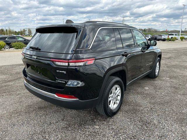 Used 2023 Jeep Grand Cherokee Laredo AWD/4WD image 7