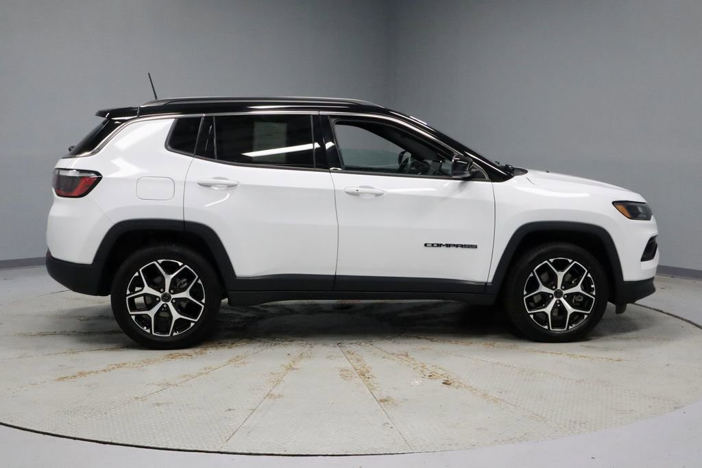 Used 2025 Jeep Compass Limited AWD/4WD image 11