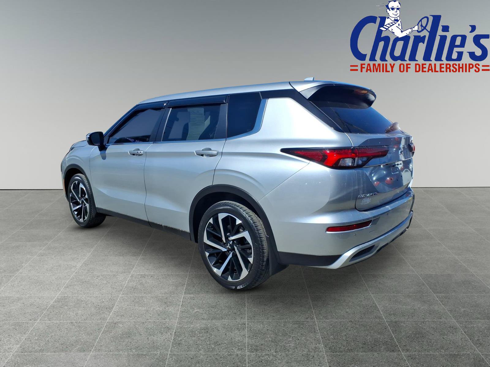 Used 2024 Mitsubishi Outlander SE AWD/4WD image 5