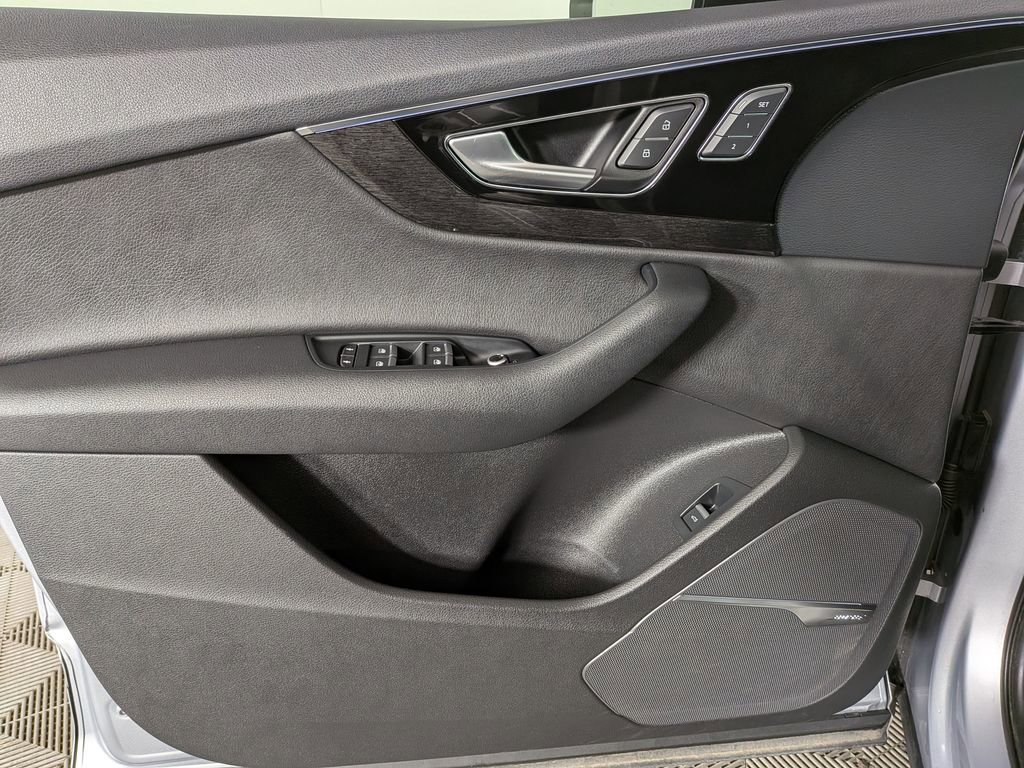 Used 2019 Audi Q7 3.0T Premium Plus w/ Premium Plus Package image 16