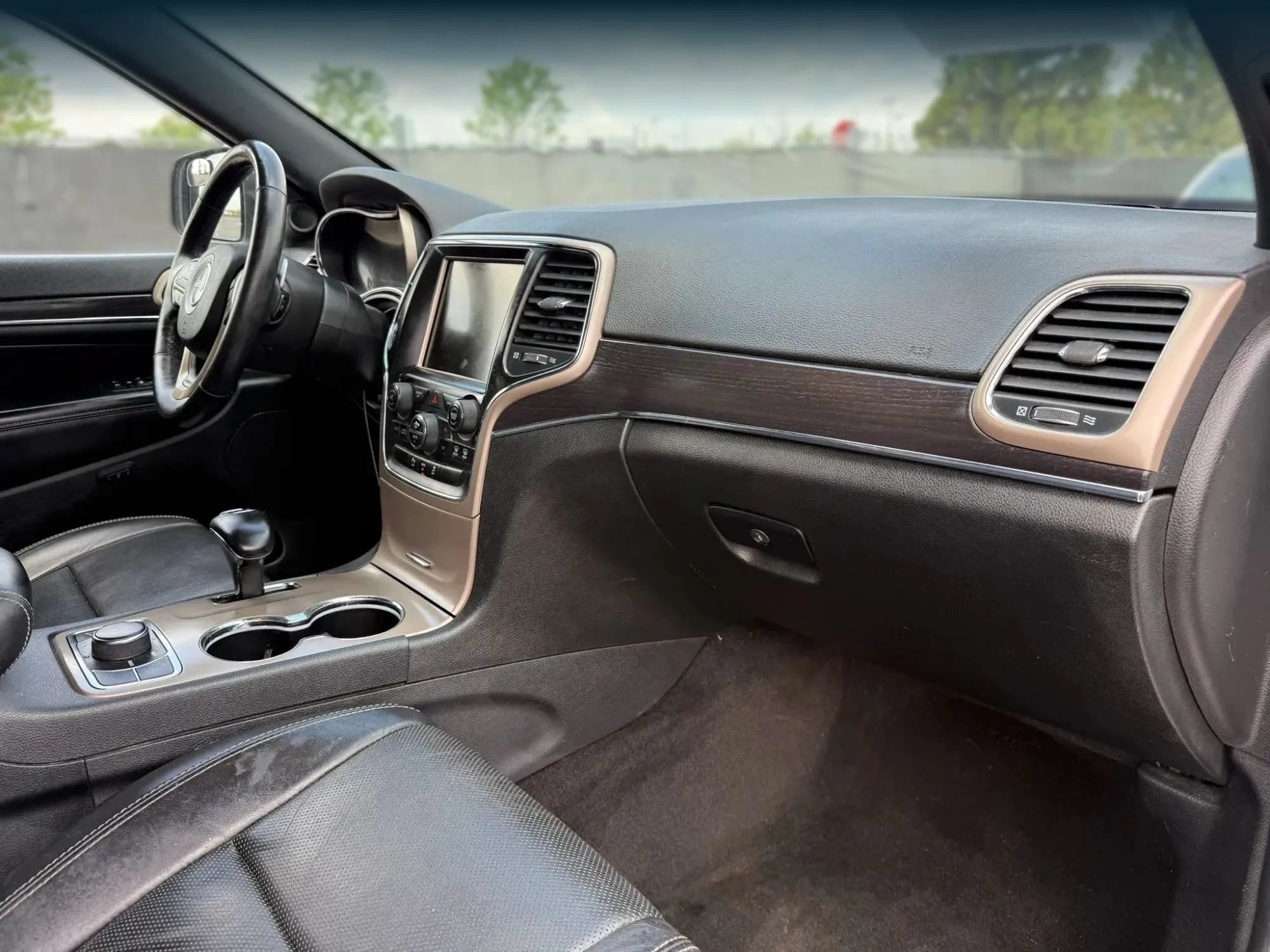 Used 2015 Jeep Grand Cherokee Limited w/ Luxury Group II AWD/4WD image 19