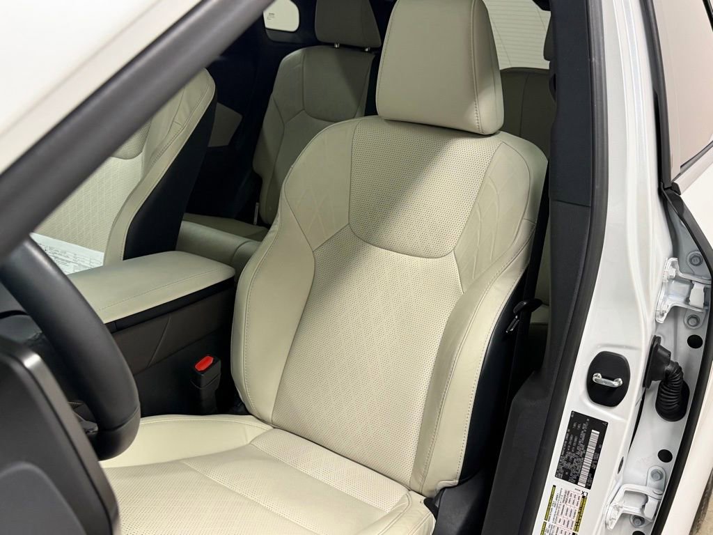 Used 2024 Lexus RX 350 AWD image 2