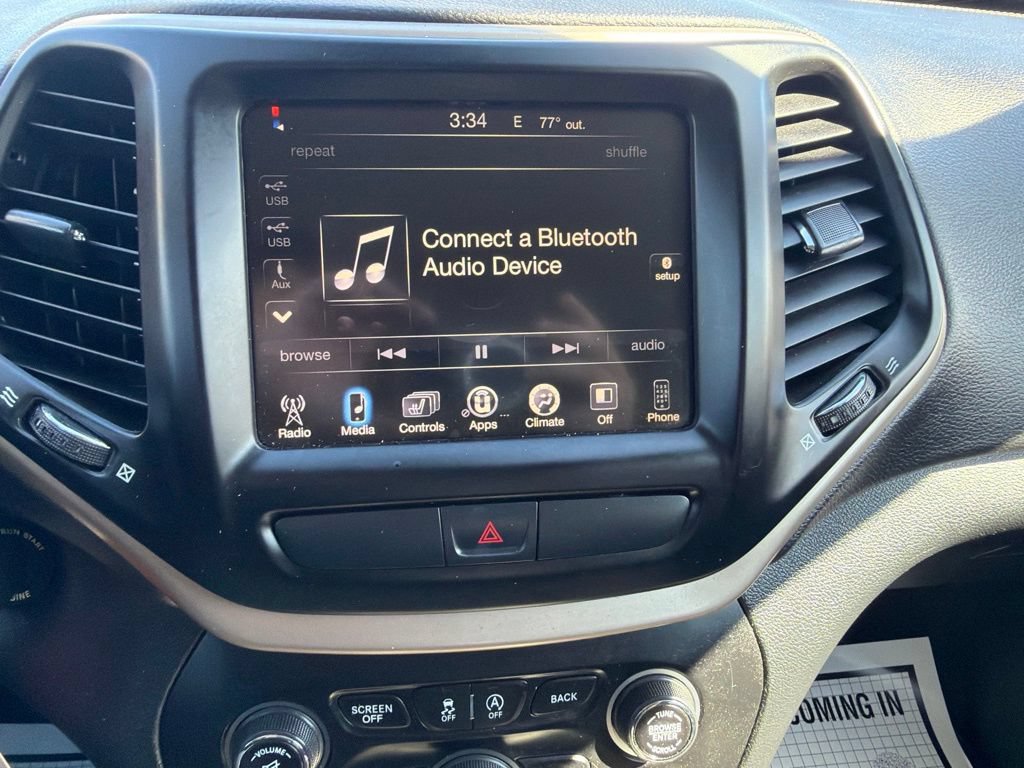 Used 2016 Jeep Cherokee Latitude w/ Cold Weather Group AWD/4WD image 27