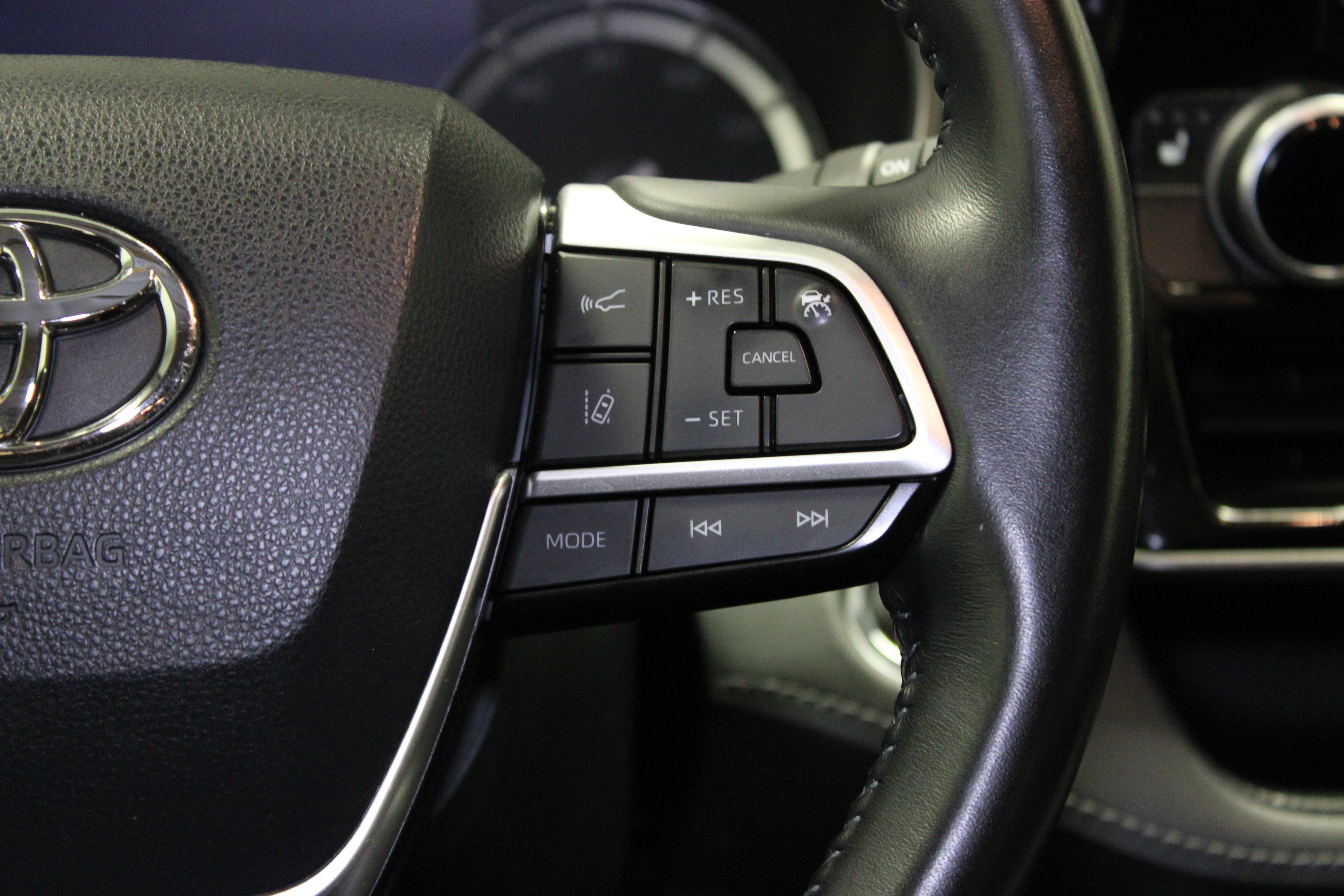 Used 2022 Toyota Highlander XLE AWD/4WD image 26