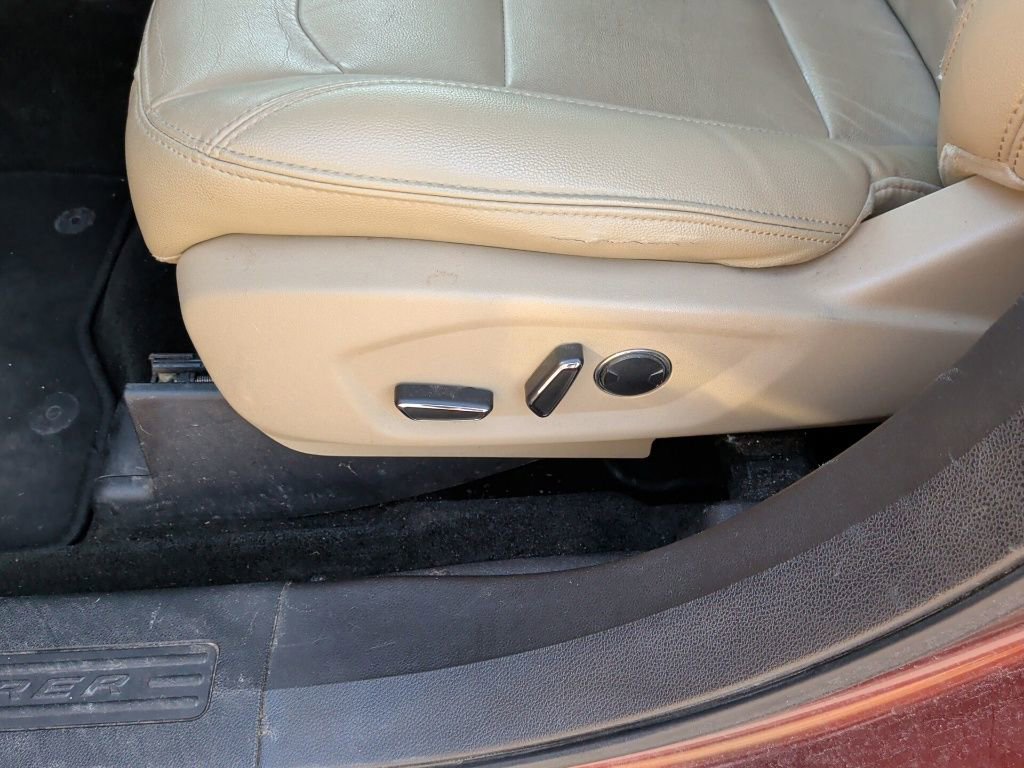 Used 2016 Ford Explorer XLT w/ Equipment Group 202A image 11