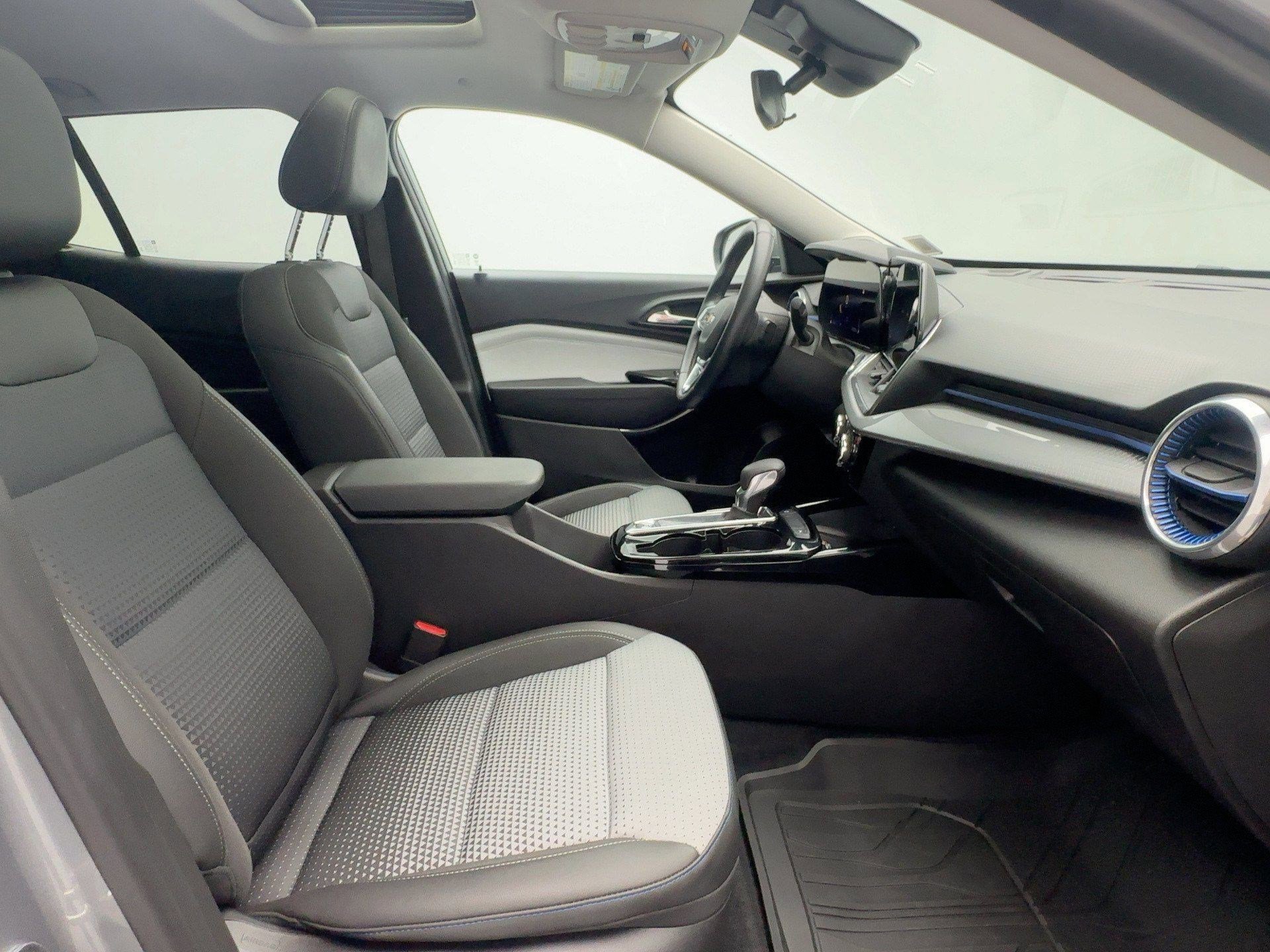 Certified 2024 Chevrolet Trax LT w/ Sunroof Package image 22