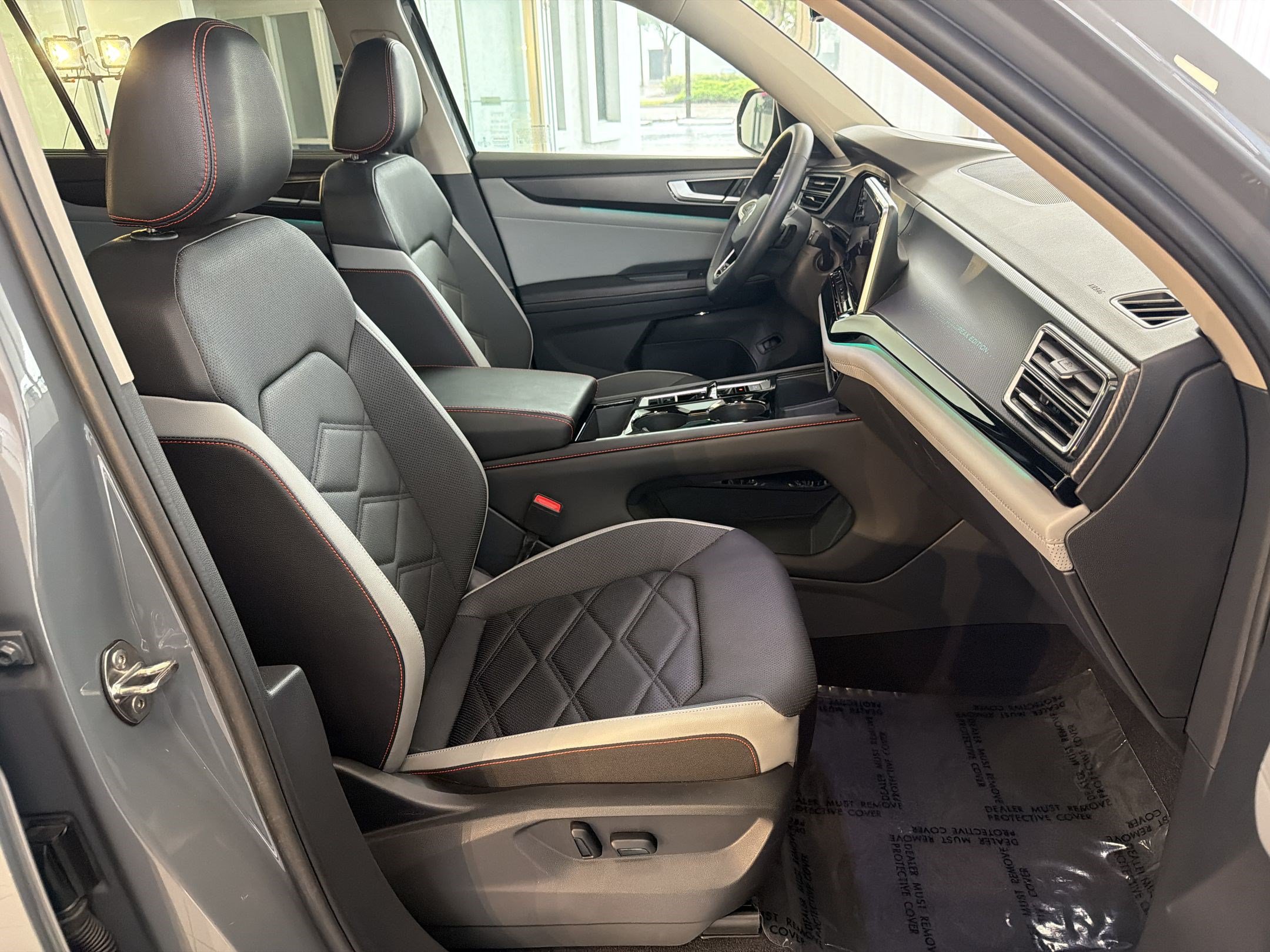 Used 2024 Volkswagen Atlas Peak Edition SEL AWD/4WD image 25