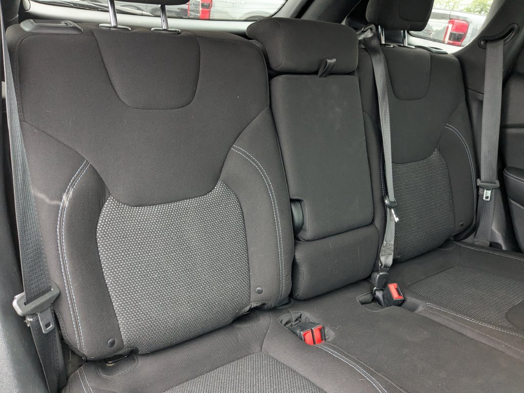 Used 2019 Jeep Cherokee Latitude w/ Popular Appearance Group AWD/4WD image 16