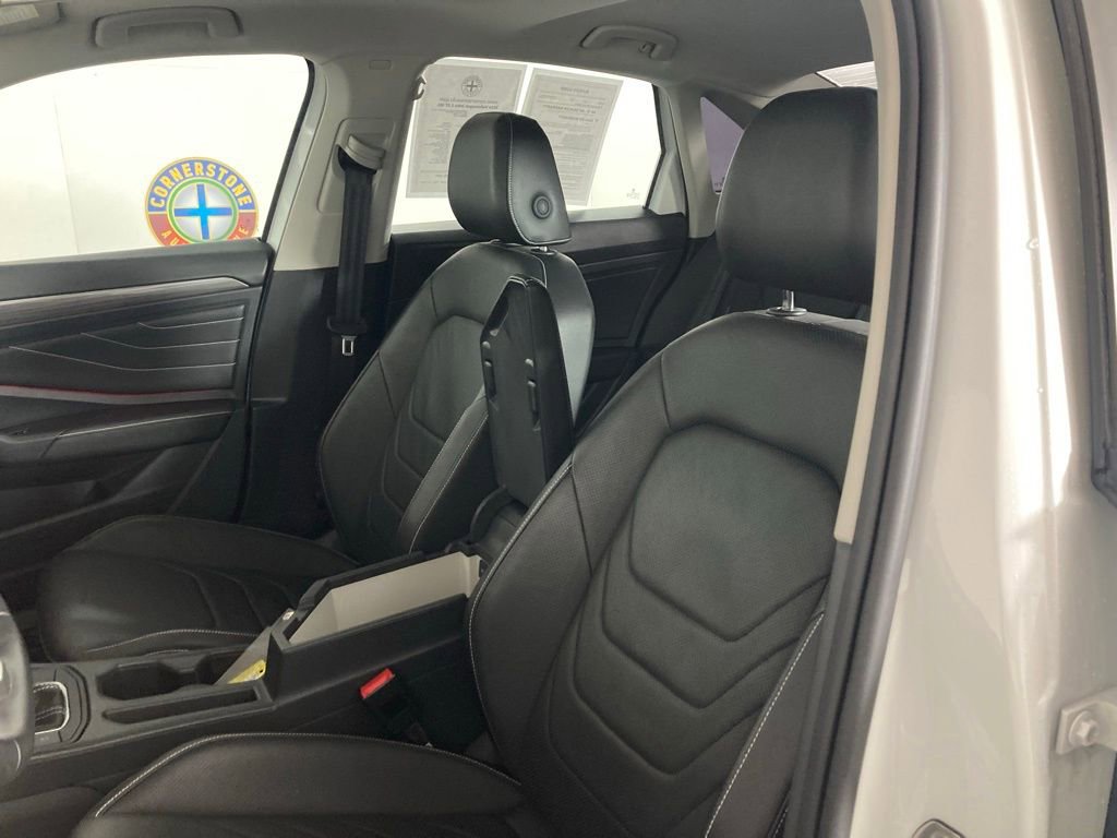 Used 2024 Volkswagen Jetta SEL image 9