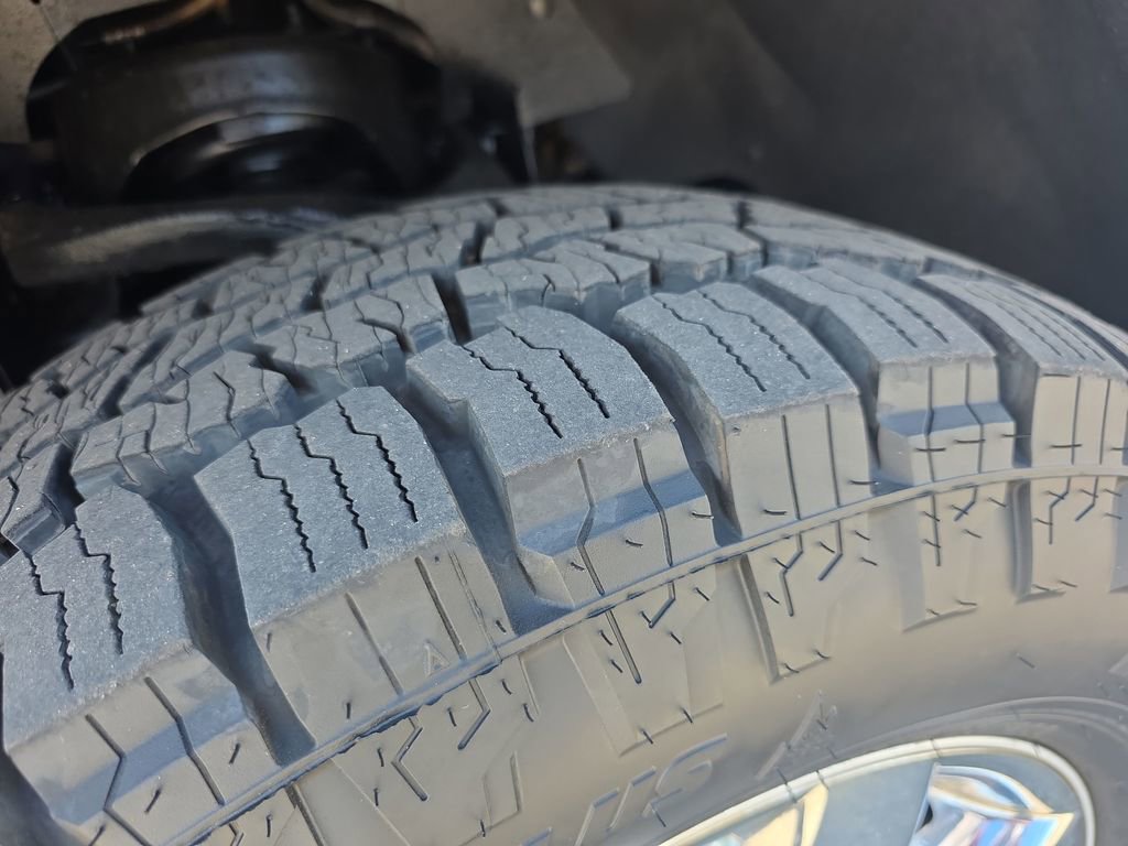 Used 2014 Ford F150 Lariat w/ Lariat Chrome Package AWD/4WD image 28