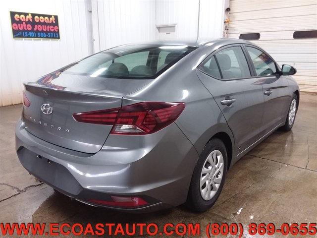 Used 2019 Hyundai Elantra SE FWD image 3