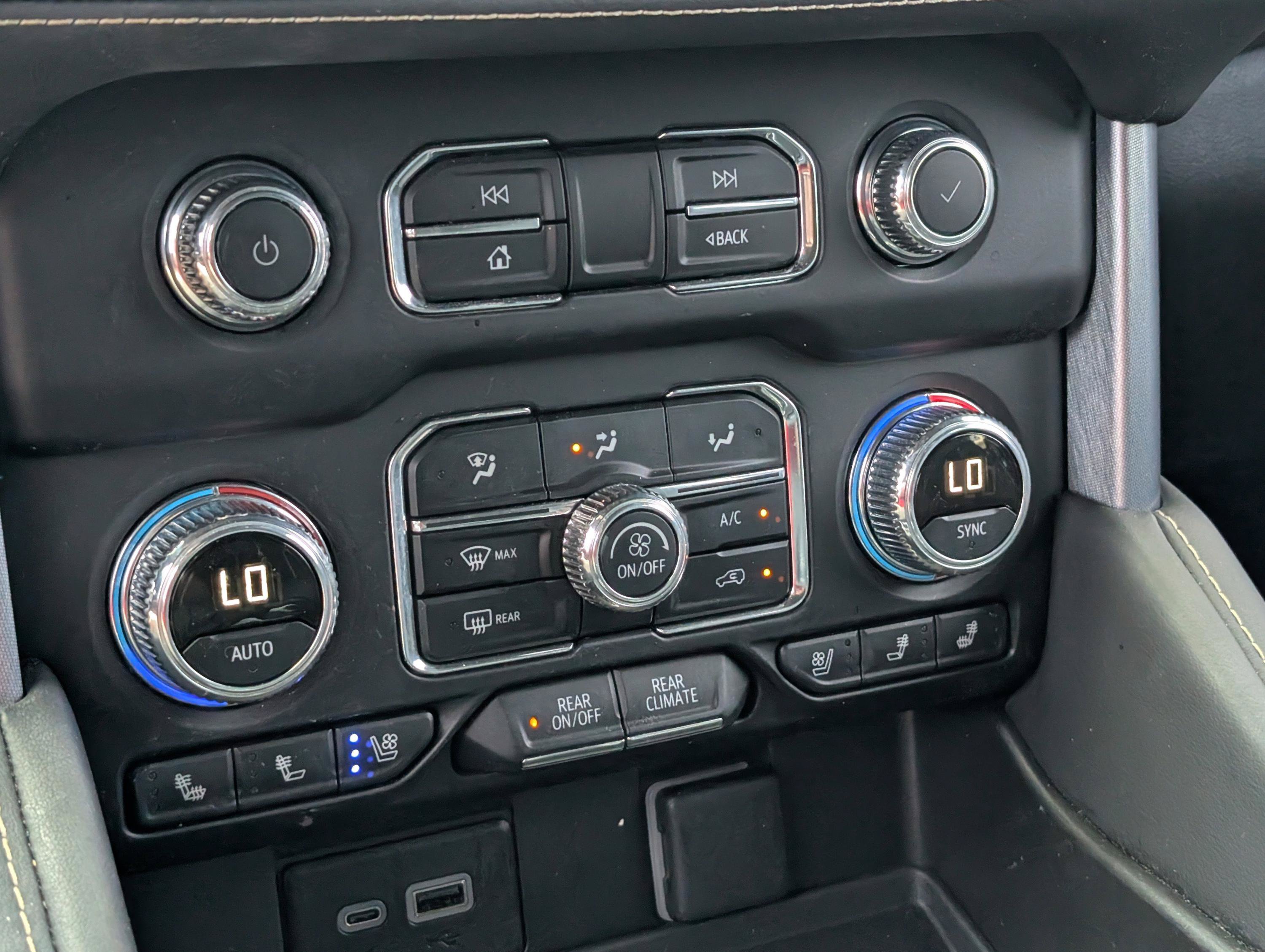 Used 2024 GMC Yukon SLT AWD/4WD image 27