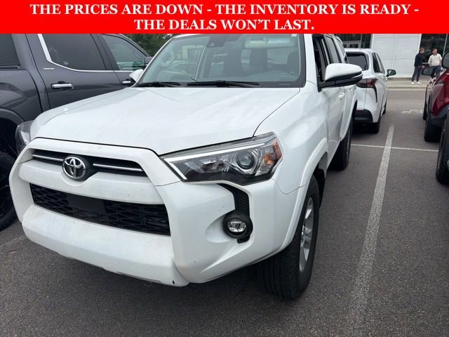 Used 2022 Toyota 4Runner SR5 Premium AWD/4WD image 3