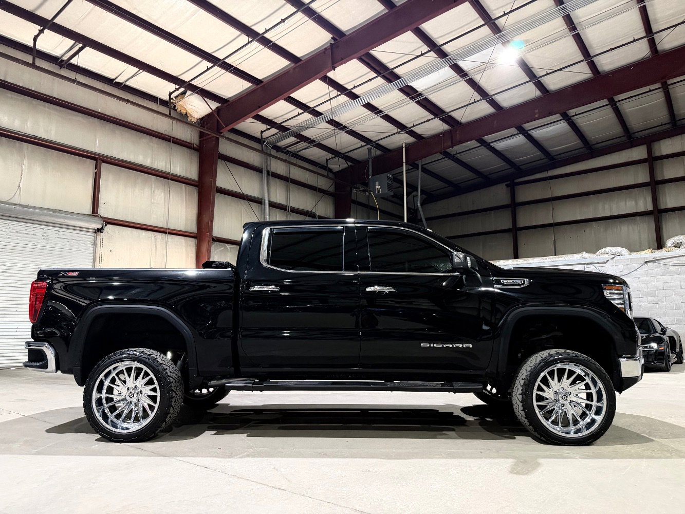 Used 2022 GMC Sierra 1500 SLT w/ SLT Convenience Package AWD/4WD image 5