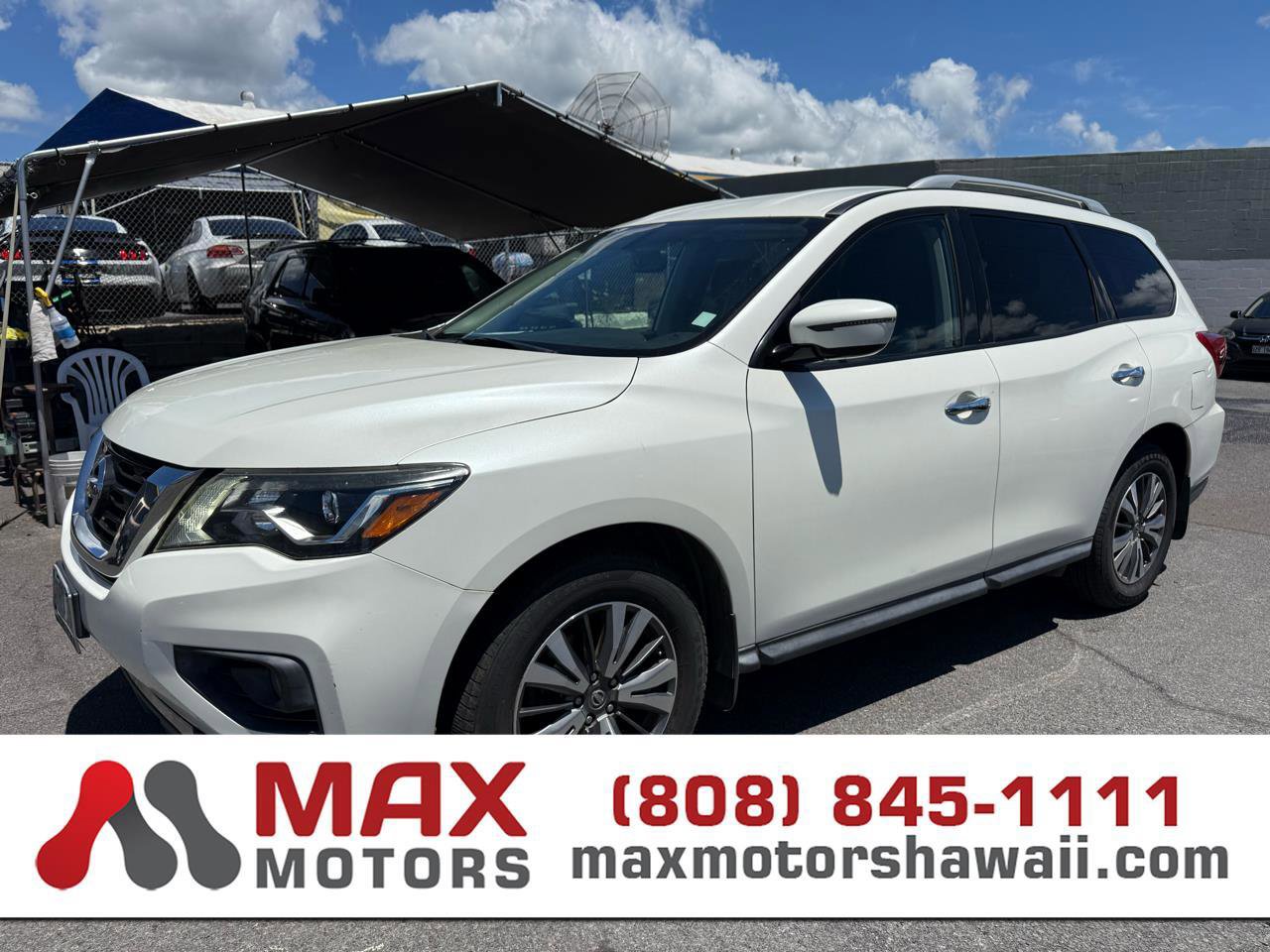 Used 2017 Nissan Pathfinder SV image 1