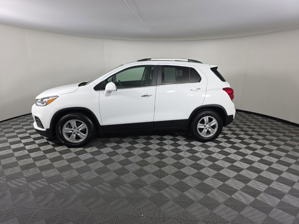Used 2019 Chevrolet Trax LT w/ LT Convenience Package image 2