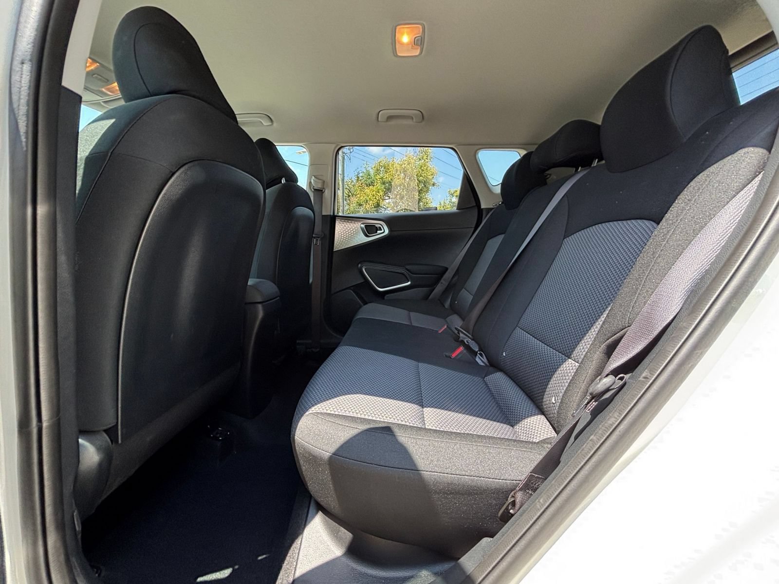 Used 2025 Kia Soul LX w/ LX Technology Package FWD image 22