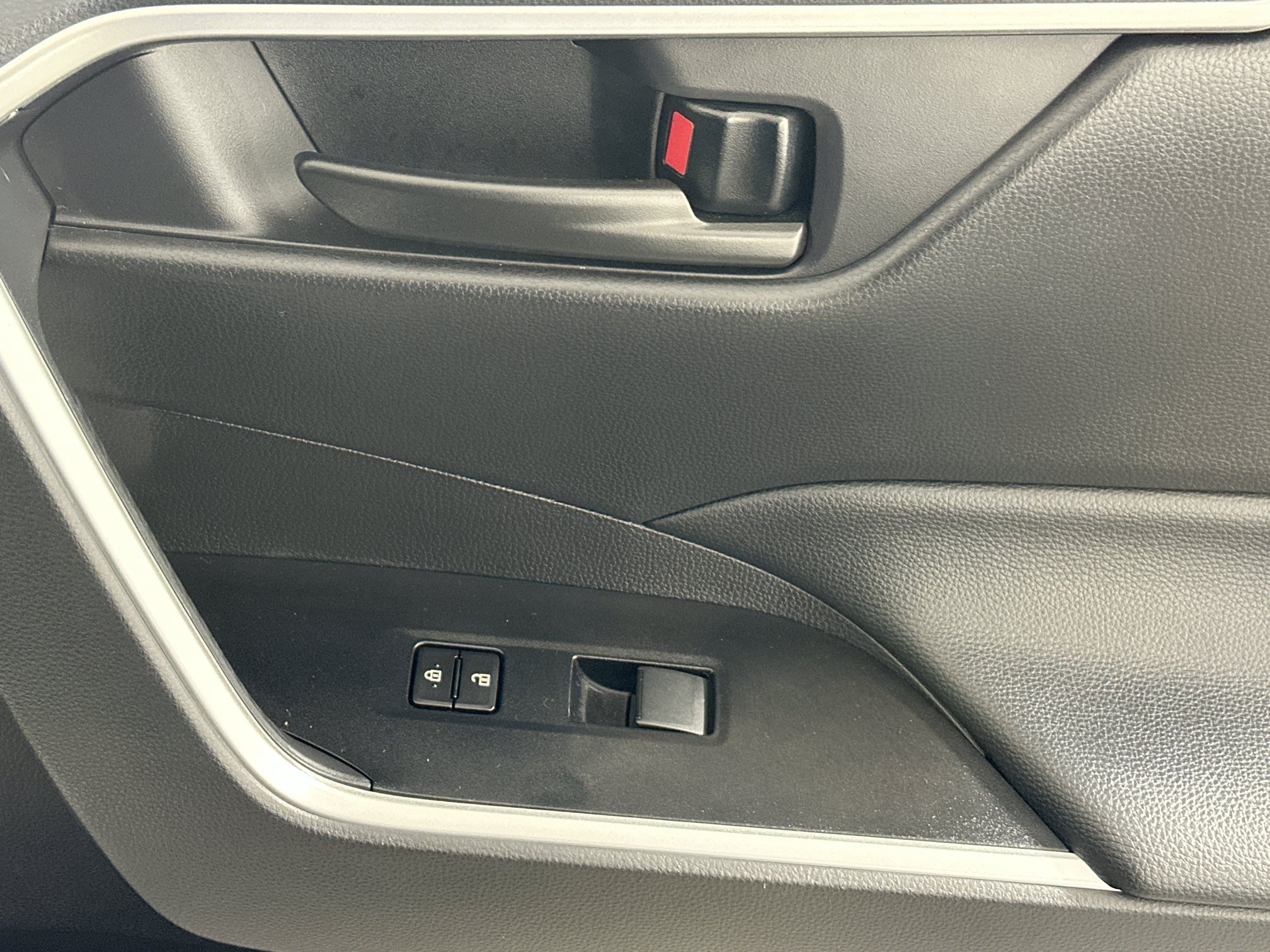 Certified 2025 Toyota RAV4 LE FWD image 28