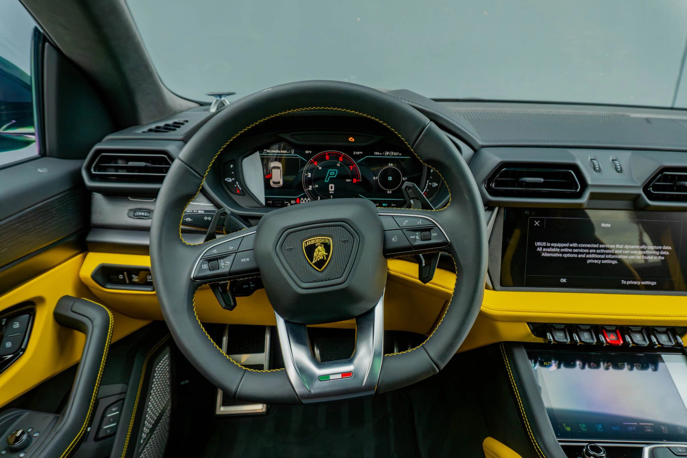 Used 2025 Lamborghini Urus SE image 74