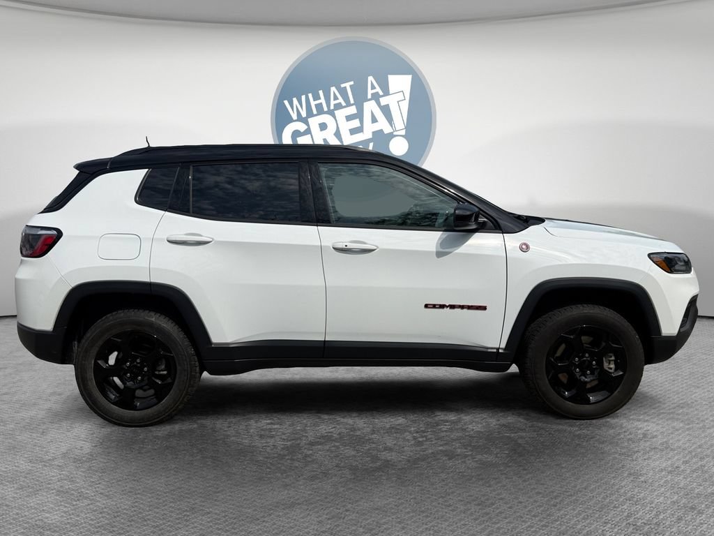 Used 2023 Jeep Compass Trailhawk w/ Trailhawk Convenience Group AWD/4WD image 2