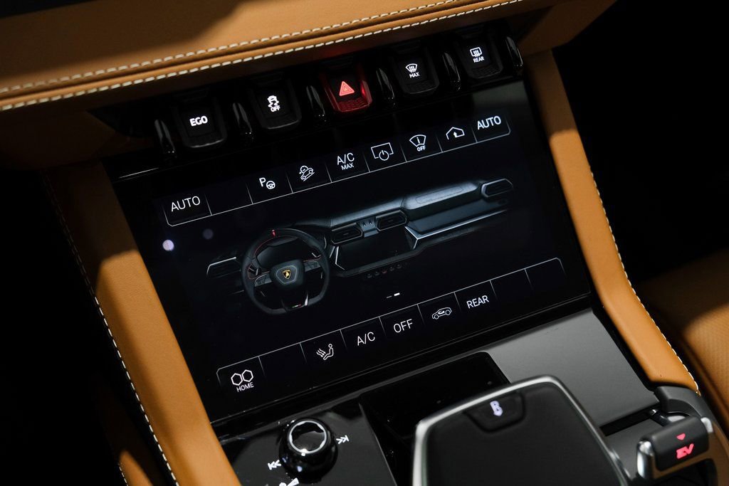 Used 2025 Lamborghini Urus SE AWD/4WD image 33