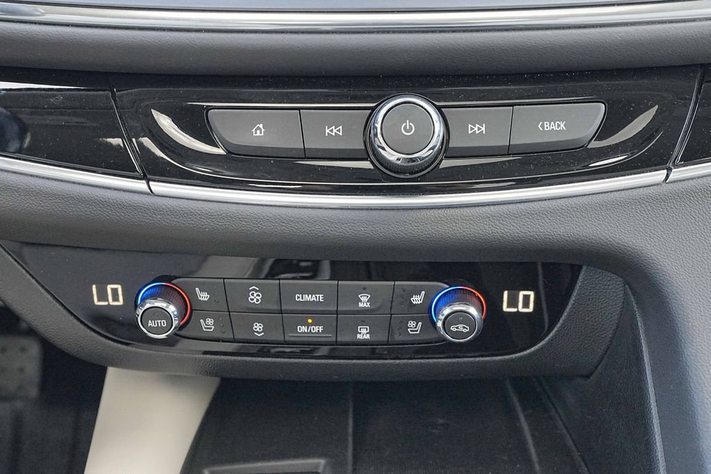 Used 2022 Buick Enclave Avenir w/ Avenir Technology Package AWD/4WD image 31