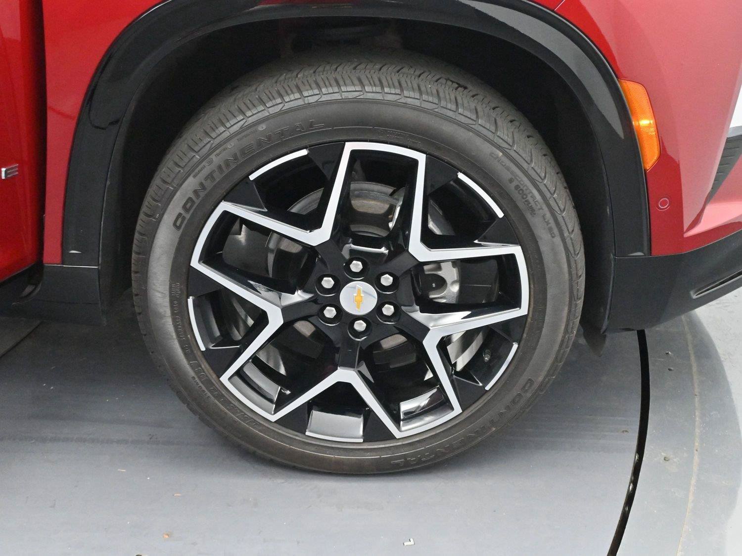 Used 2025 Chevrolet Traverse High Country AWD/4WD image 38