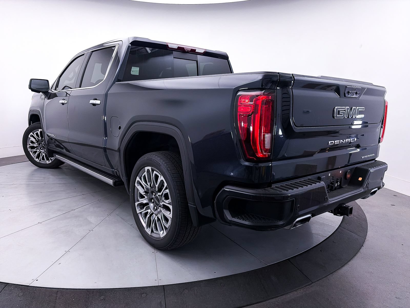 Used 2023 GMC Sierra 1500 Denali Ultimate AWD/4WD image 3