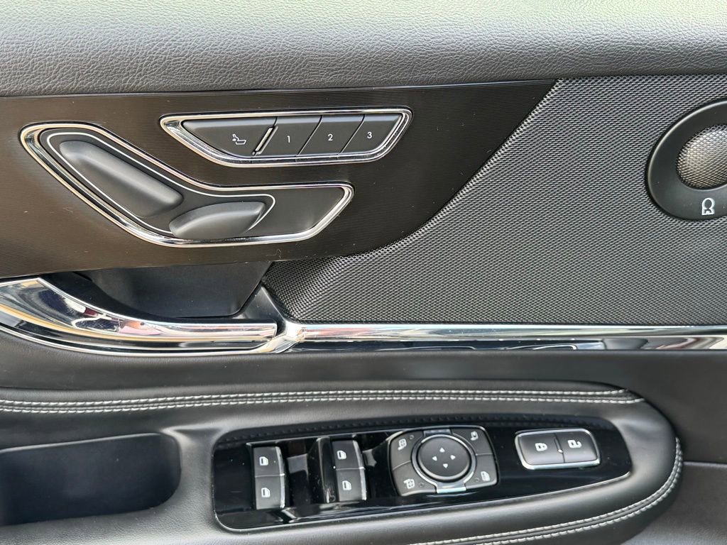 Used 2020 Lincoln Corsair Reserve w/ Equipment Group 201A image 25