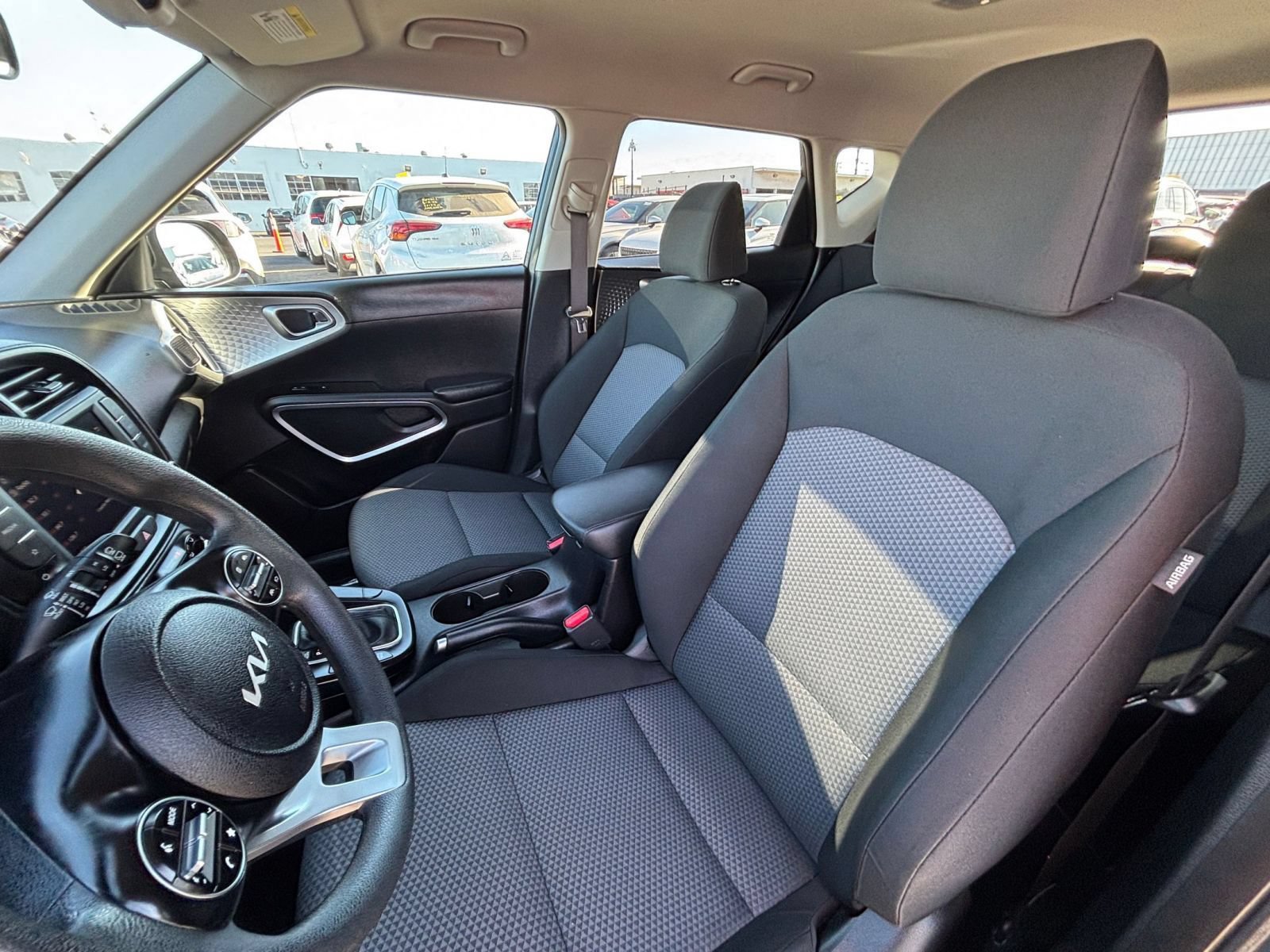 Used 2025 Kia Soul LX w/ LX Technology Package FWD image 46