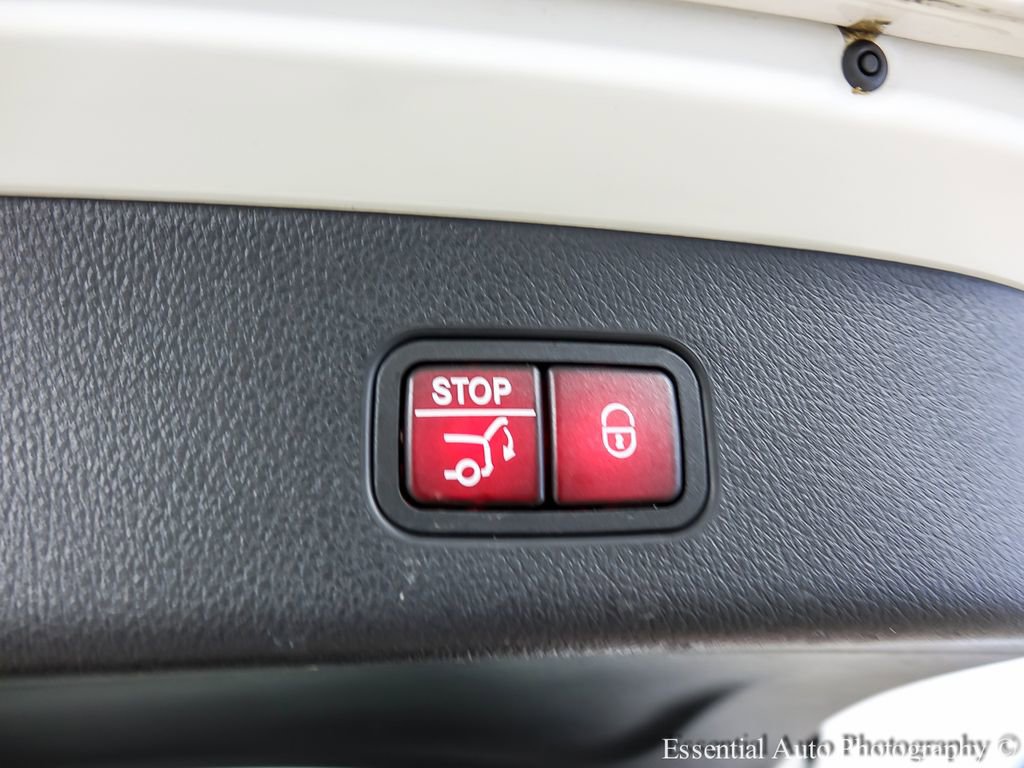 Used 2023 Mercedes-Benz GLC 300 4MATIC w/ Exclusive Trim Package image 23