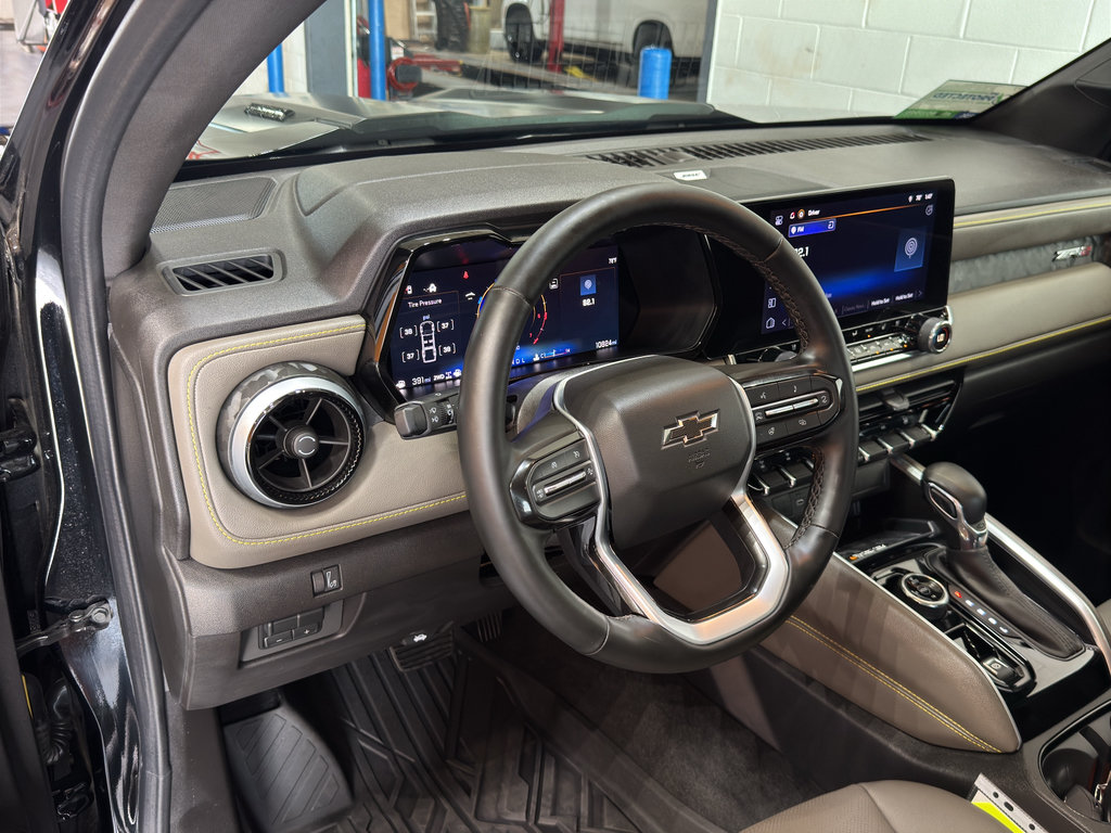 Used 2026 Chevrolet Colorado ZR2 w/ Technology Package AWD/4WD image 16